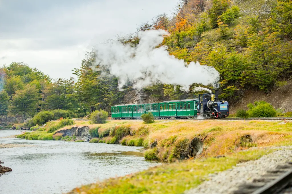 TREN DEL FIN DEL MUNDO USHUAIA EXPLORE TIERRA DEL FUEGO.webp