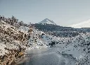 04-laguna-con-vista-al-guanaco-invierno.webp